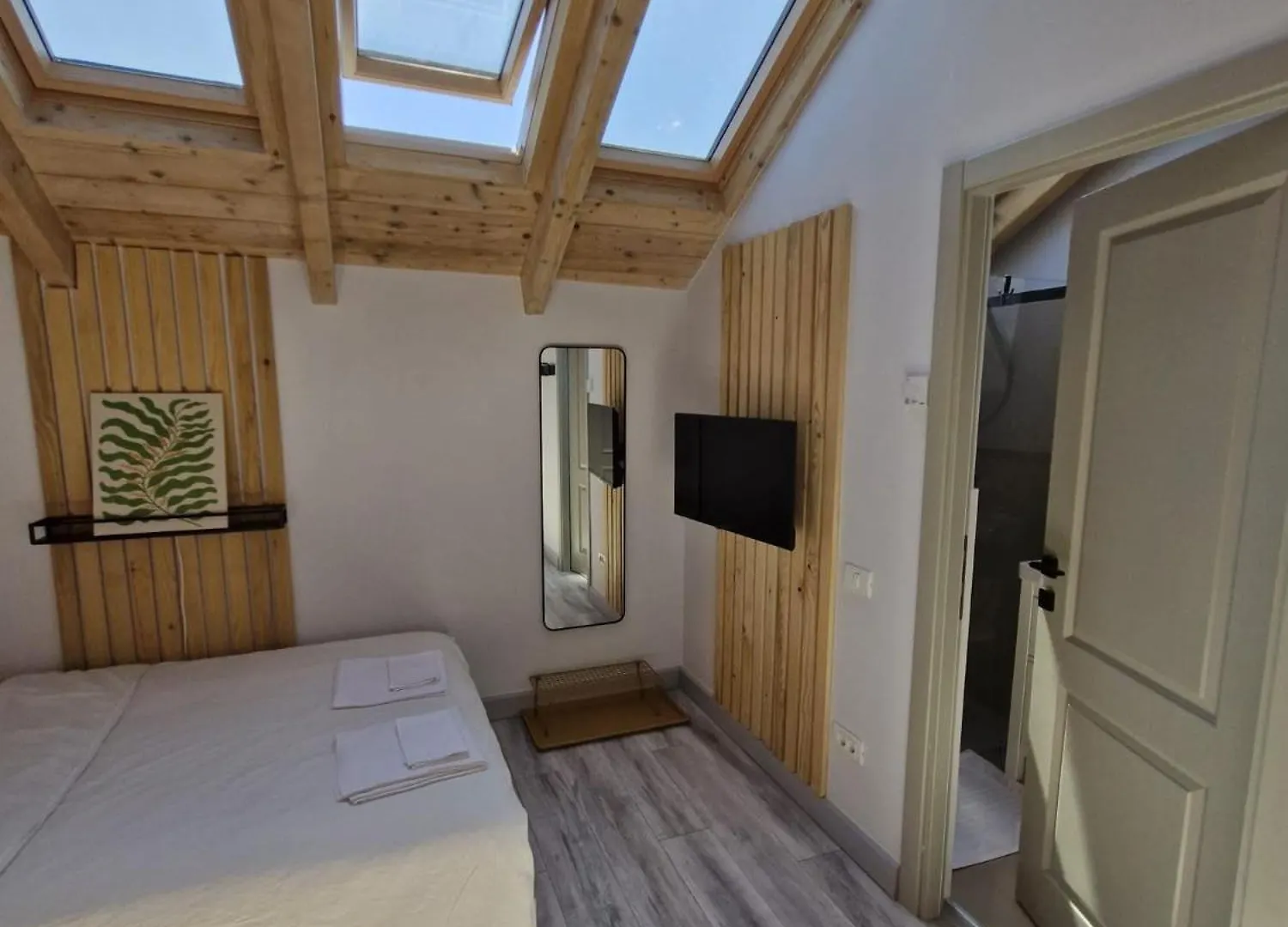 Apartment Small Attic Room With Private Bathroom Bucharest Romania